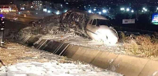 ŞOK ..ATATÜRK HAVA LİMANINA JET DÜŞTÜ. PİLOT HAYATINI KAYBETTİ