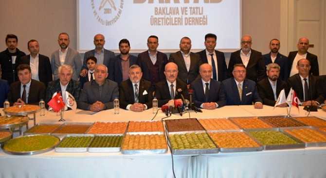 RAMAZANDA, FISTIKLI BAKLAVA OLMAYACAK. FISTIK 210 LİRA OLUNCA BAKLAVACILAR PROTESTO ETTİLER VE FISTIKLI BAKLAVA ÇIKARMAYACAKLAR