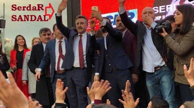 BAYRAKLI HALKI ADAYINI LİDER GİBİ KARŞILADI .. CHP ADAYI SERDAR SANDAL, : 