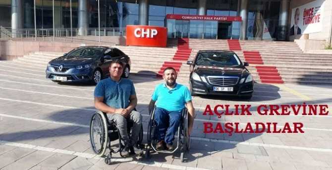 CHP Genel Merkezi önünde Açlık Grevi.. Genç Engelliler Spor Kulübü Derneği yöneticileri, Kılıçdaroğlu ile görüştürülmeyince açlık grevine başladılar 