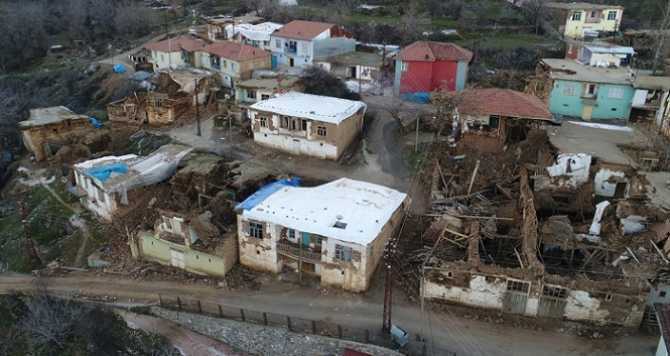 Deprem Osmaniye'den bile hissedildi.. Korkulan oldu.. Doğu Anadolu fay hattı uyandı