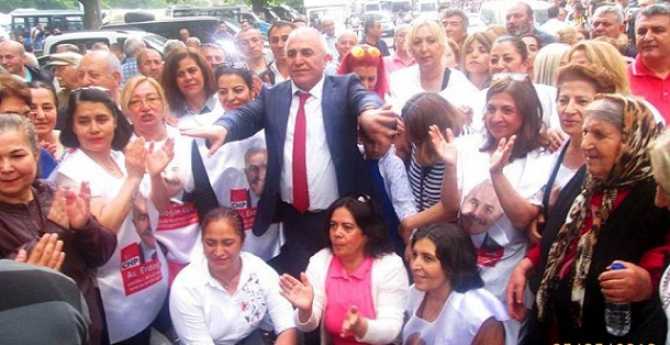 CHP ANKARA MİLLETVEKİLİ ADAY ADAYI AV. ERDOĞAN KILIÇ’TAN, ÇEVREYİ KİRLETENLERE; ŞİİRLİ SERT TEPKİ : “KİRLETMEYİN' DERİZ, BİR DE DİKLENİR BİZE; SİZE NE”